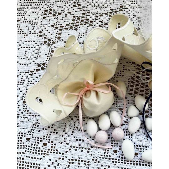 Σατινέ Στρογγυλή Μπομπονιέρα με Κοφτό & Κέντημα Λουλούδι Bo Maison 30cm 30x30cm Εκρού