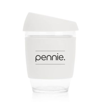 Γυάλινη οικολογική κούπα με καπάκι σιλικόνης και προσταυτευτικό κάλυμμα στο ίδιο χρώμα με το logo pennie. Η σειρά Cups ειναι κατασκευασμένη απο μη πορώδες βοριοπυριτικό γυαλί (pyrex) που το χαρακτηρίζει η υψηλή αντοχή στη θερμότητα και η εξαιρετική αντίστ - 