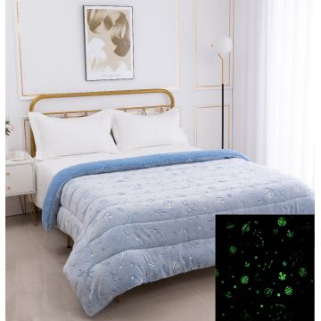 Παιδικό φωσφοριζέ κουβερτοπάπλωμα space (170cm x 220cm) σιέλ της Silk Fashion Παιδικό φωσφοριζέ κουβερτοπάπλωμα space (170cm x 220cm) σιέλ της Silk Fashion